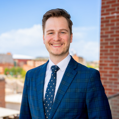 Brett Simons Headshot